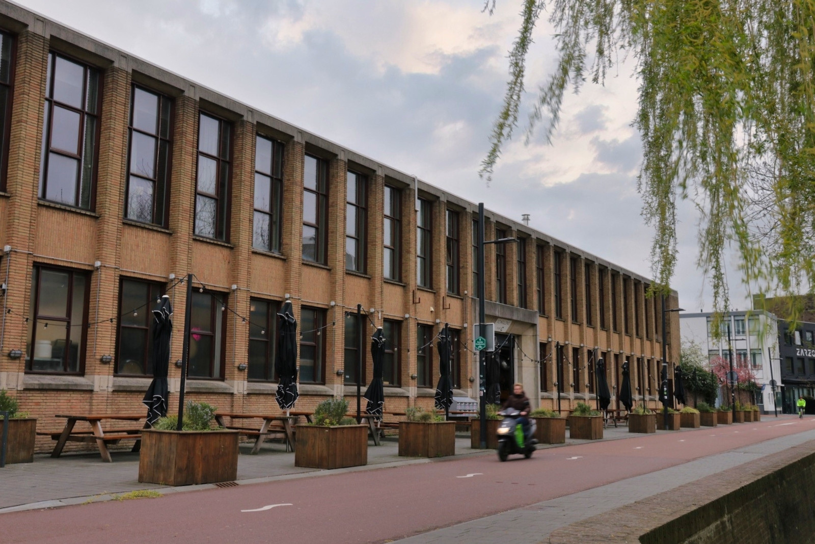 De Schellens fabriek in Eindhoven, thuisbasis van 100 Watt Brewery