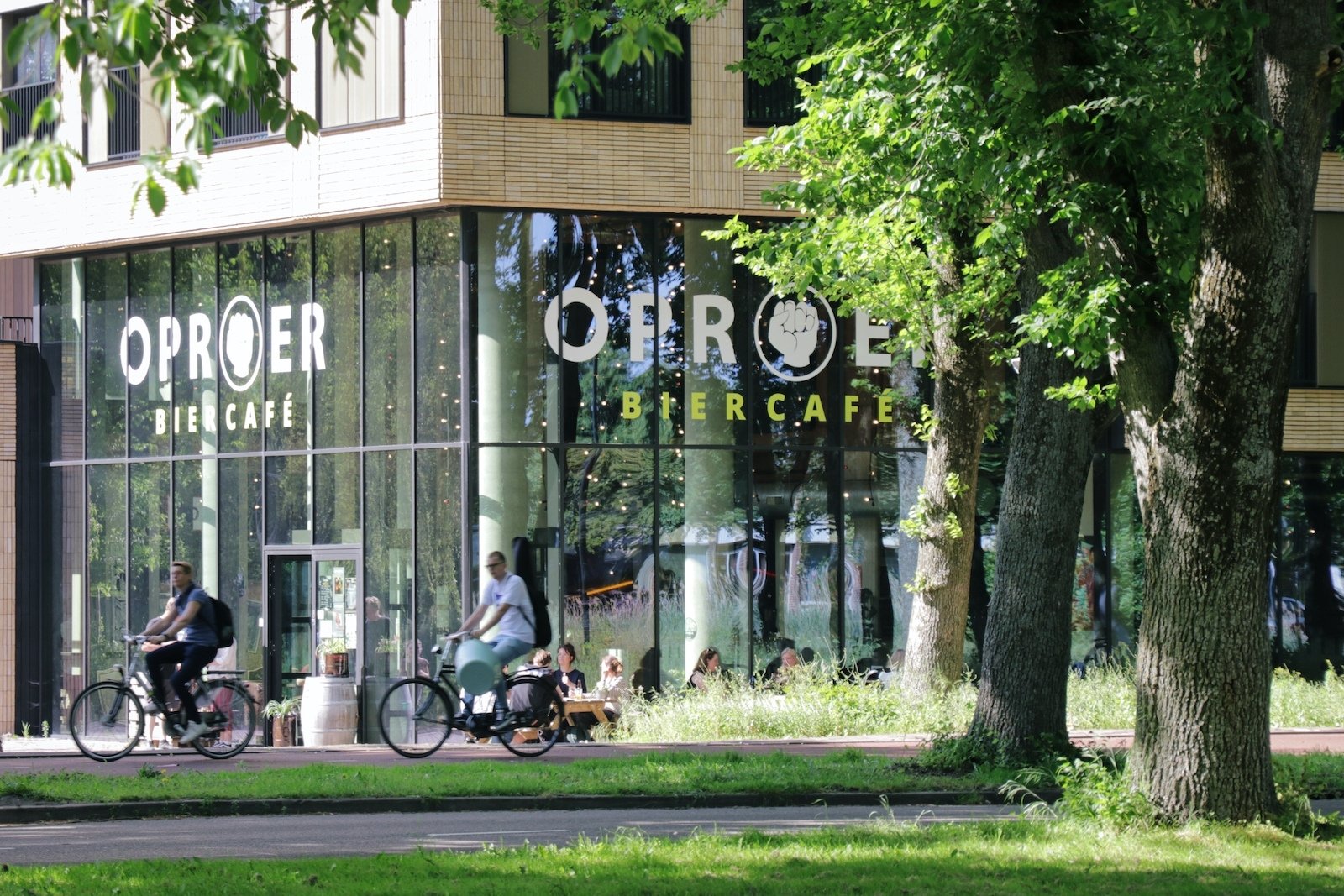 Oproer Biercafé in Utrecht Overvecht