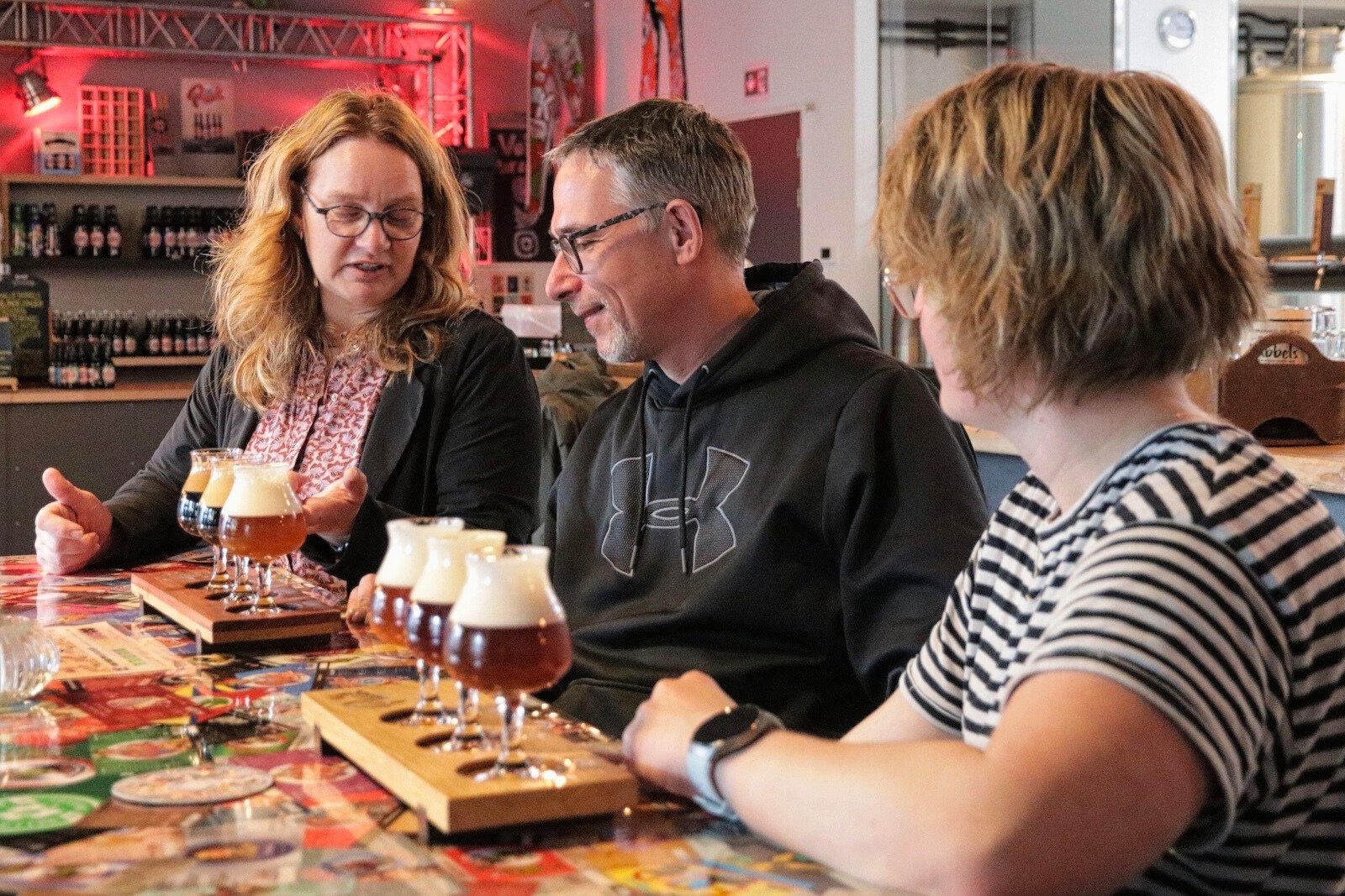 Astrid serving a tasting flight of Puik Bieren beer