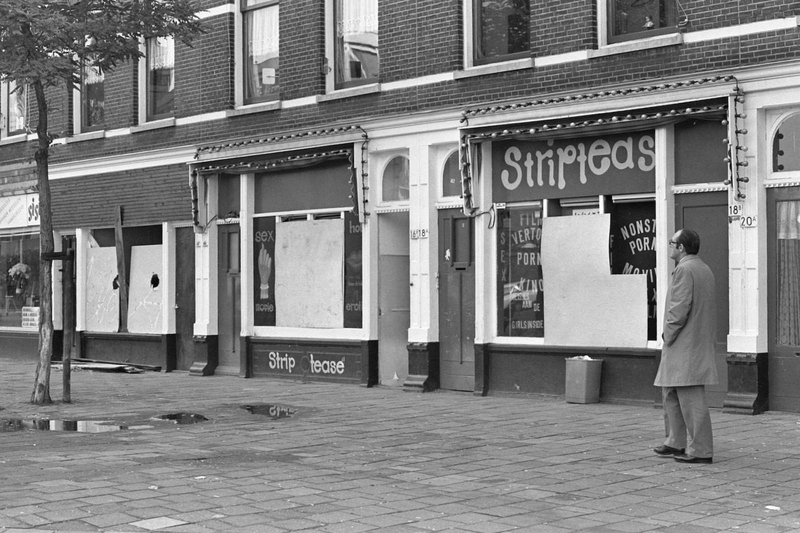 Katendrecht, destijds een beruchte wijk in Rotterdam (1974)