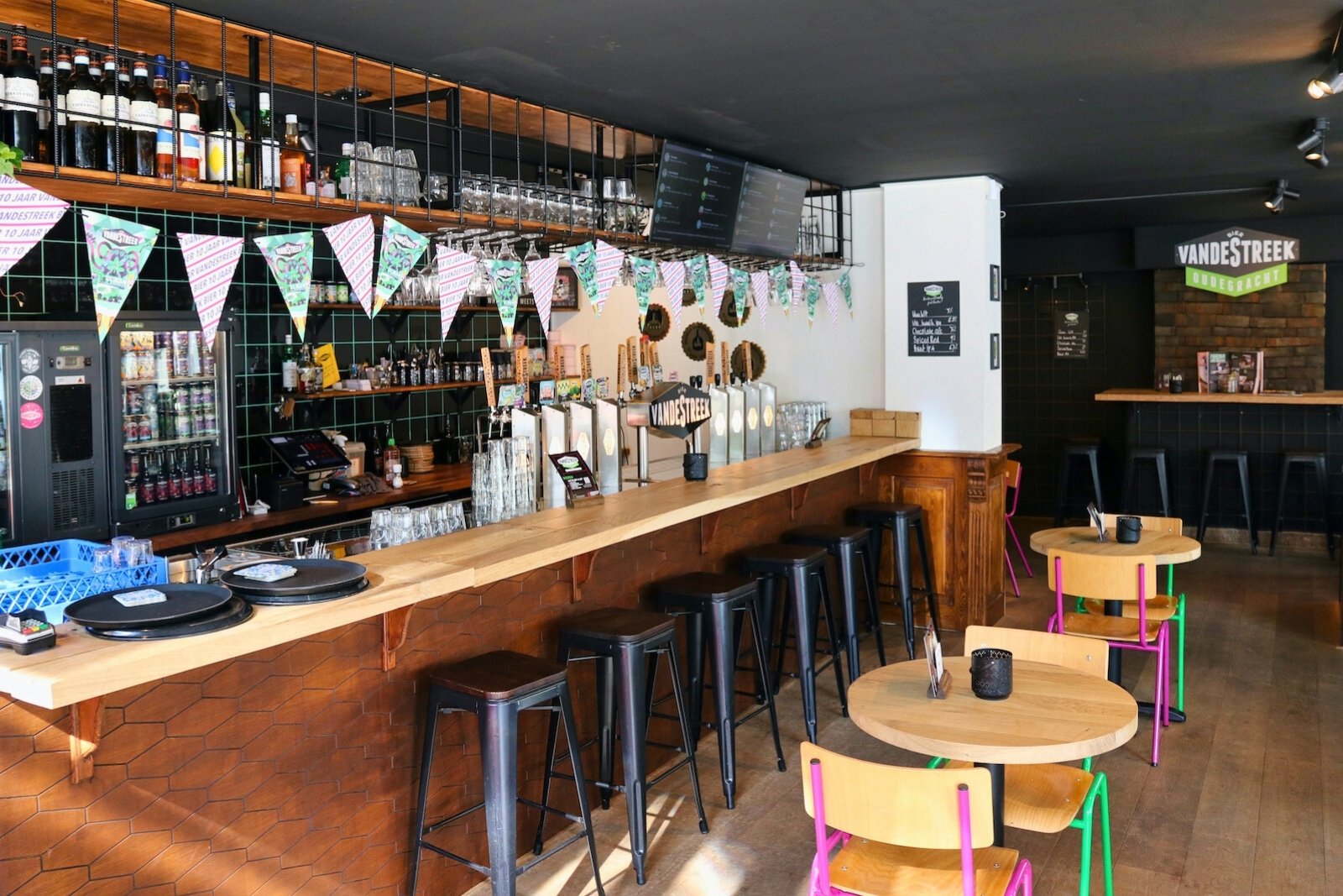 Vandestreek Oudegracht, bier en food bar in Utrecht