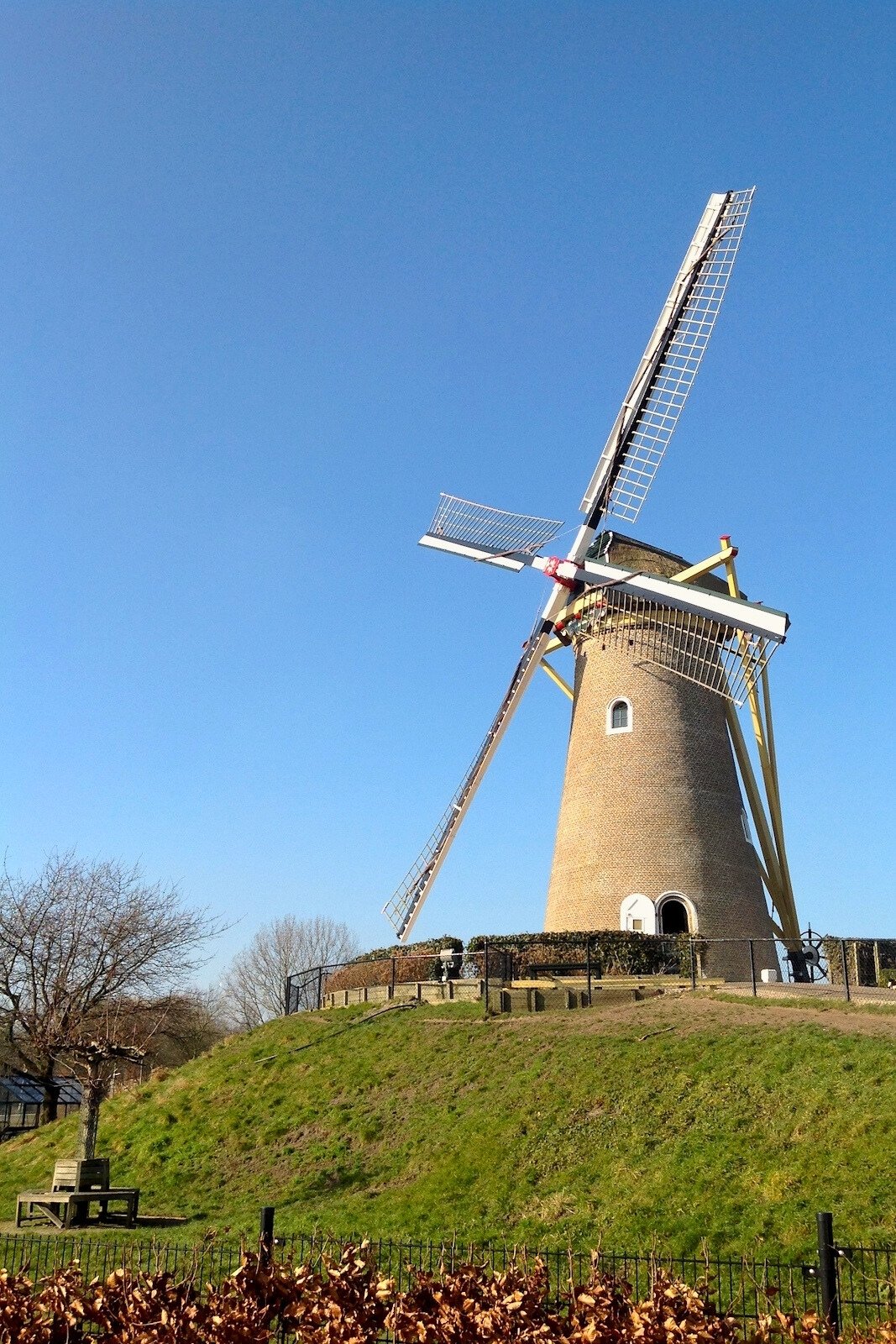 Windmill 'De Eersteling' near Hoofdvaartkerk distillery