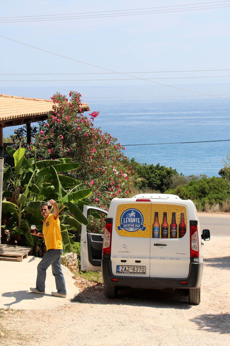 Zakynthos craft bier van Levante Brewery, klaar voor bezorging