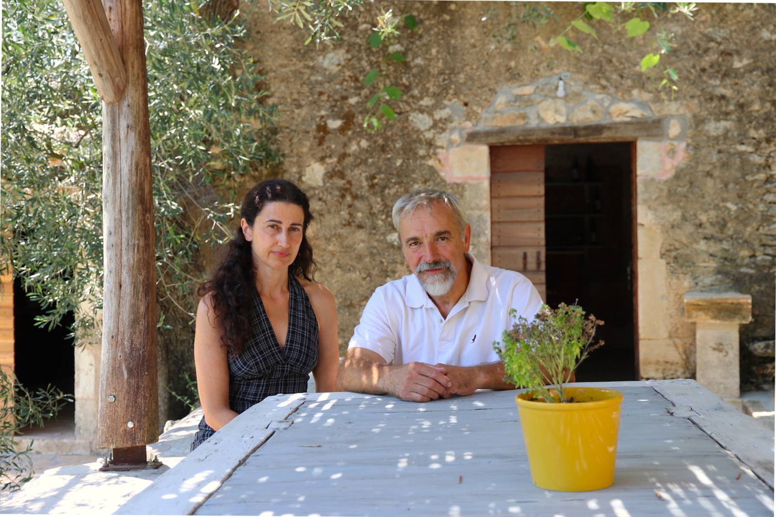 Despoina and Giannis, eigenaren van Art & Wine Winery, Zakynthos