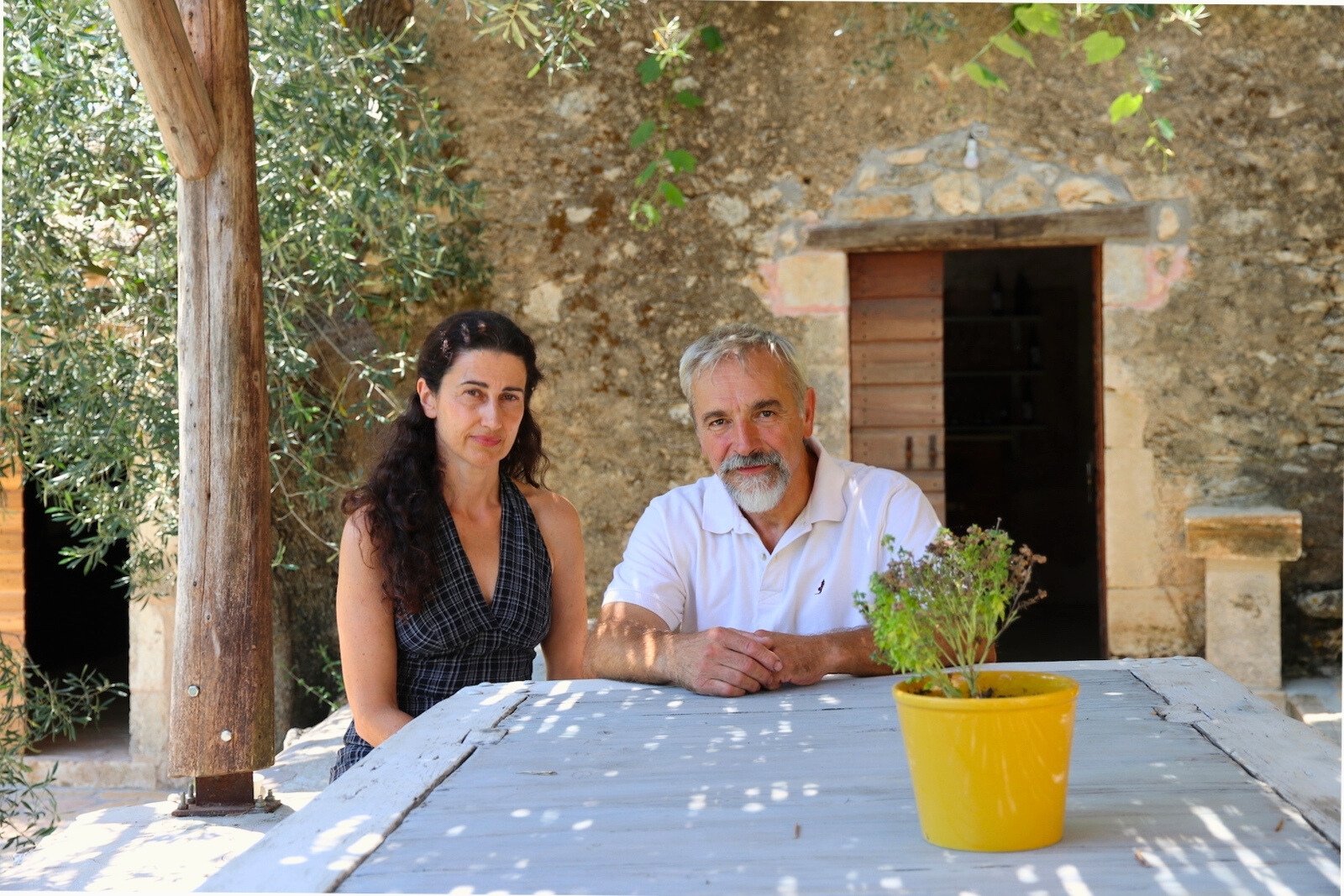 Despoina and Giannis, eigenaren van Art & Wine Winery, Zakynthos