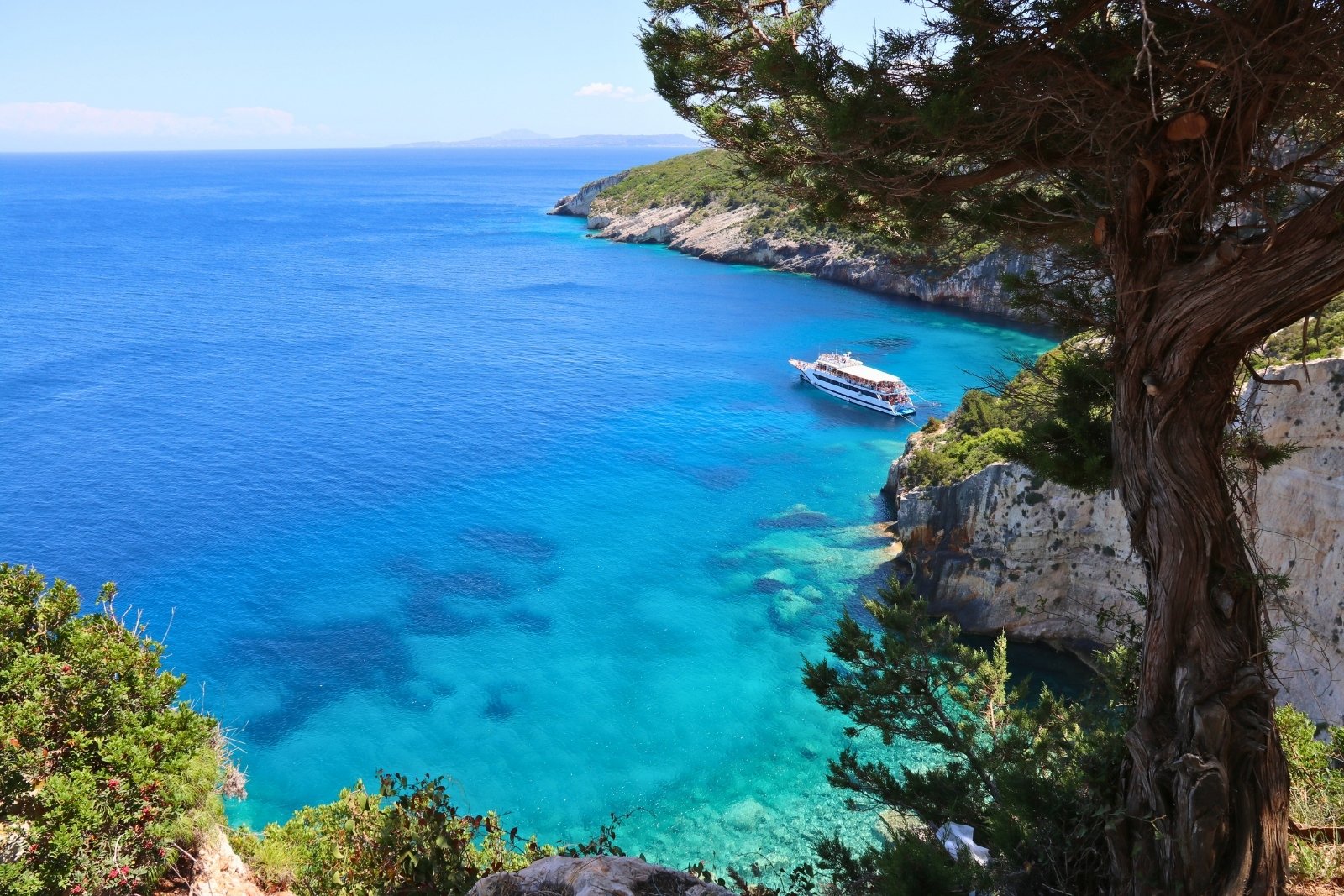 Zakynthos baai met kristalblauw water