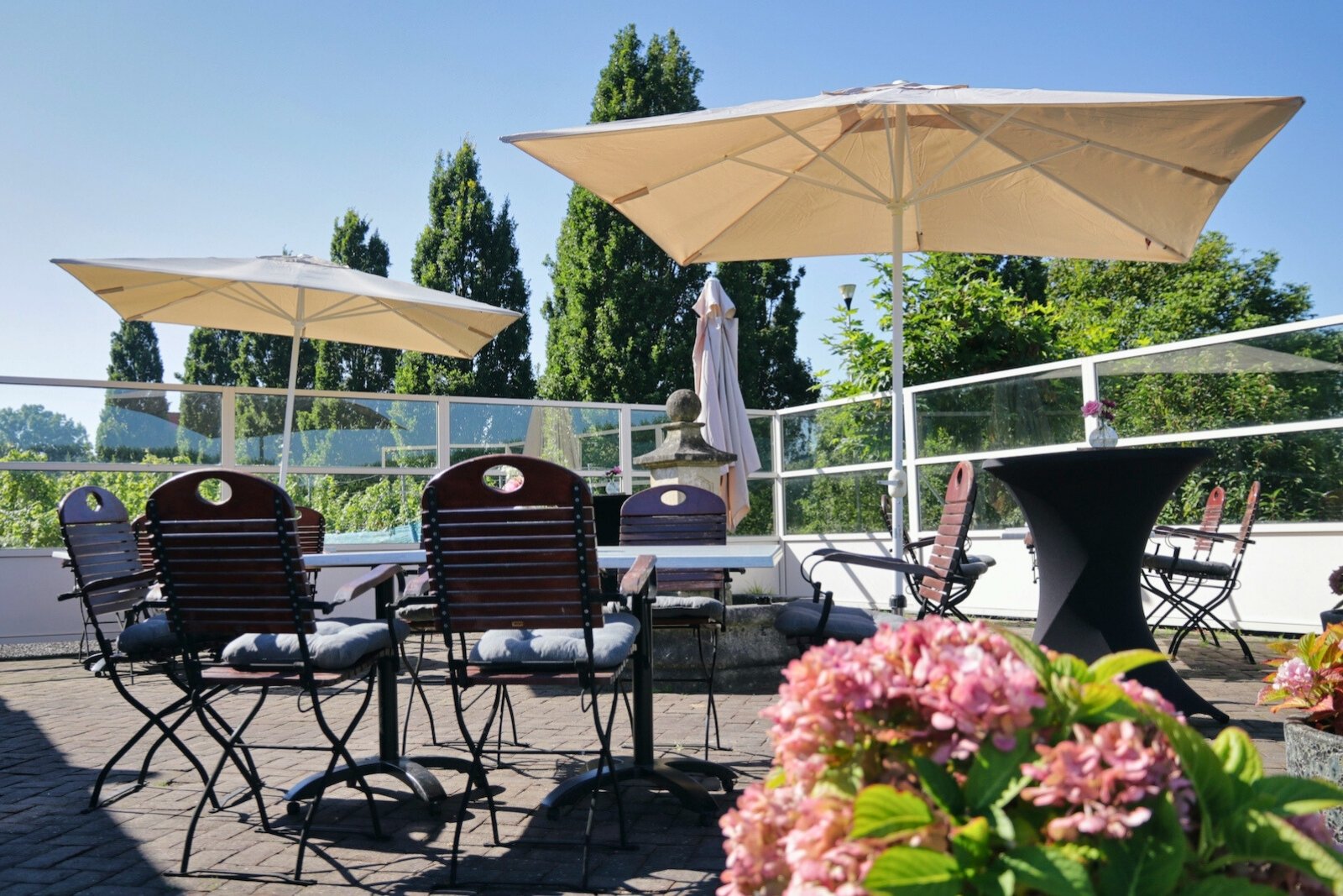 Restaurant Saalig terrace at Wijngaard Saalhof in Wognum