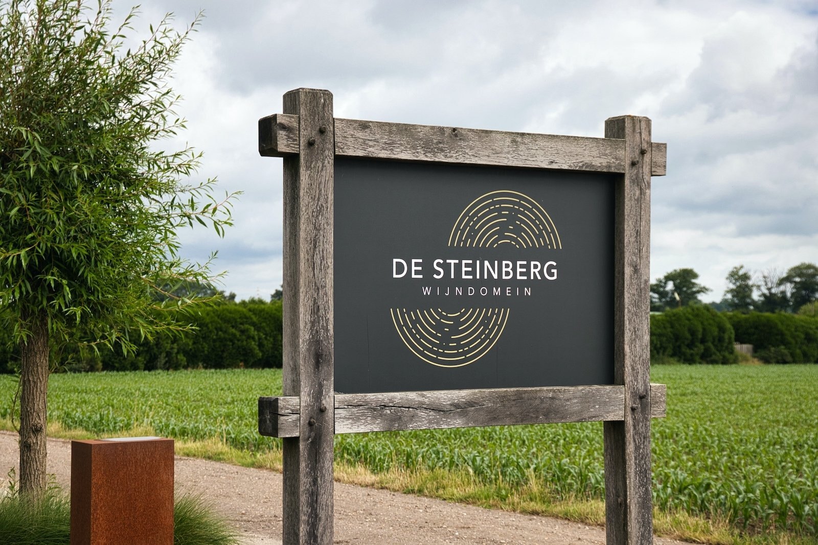 Entrance sign Belgian wine estate De Steinberg in Bree