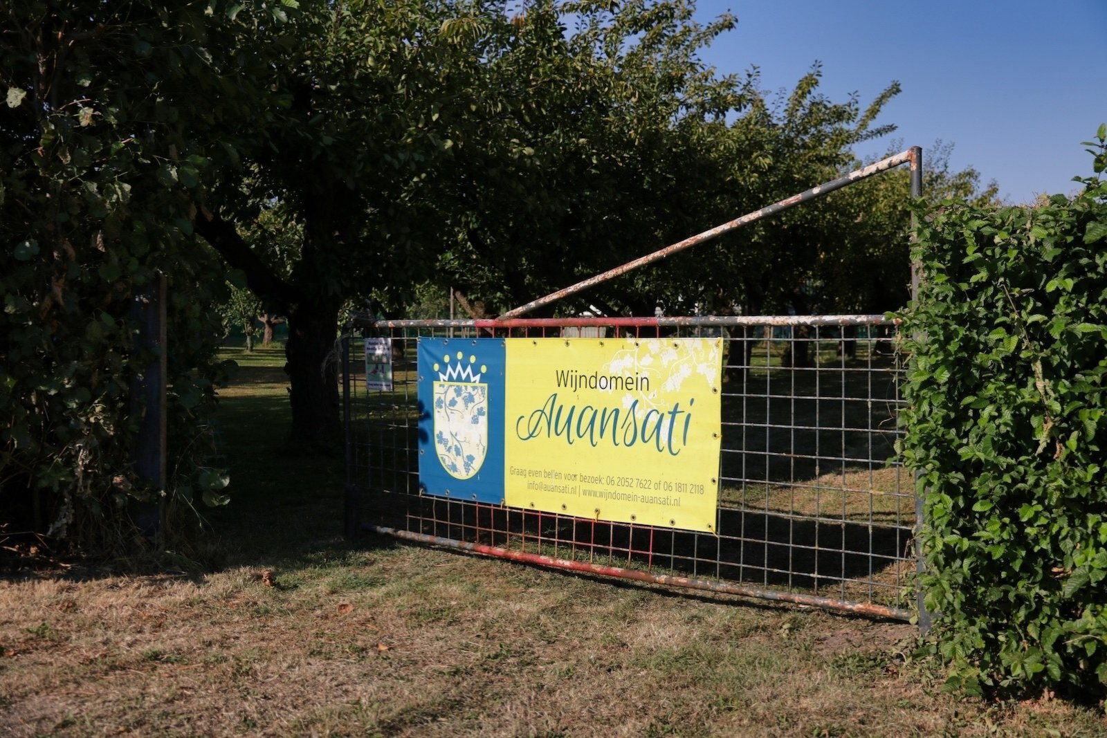 Entrance gate of Wijndomein Auansati in Kerk-Avezaath