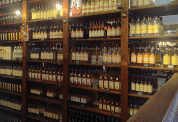De winkel van Distilleerderij Rutte biedt een ruime keuze