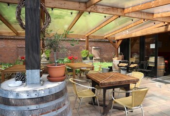 Partially covered terrace Domein Hof te Dieren