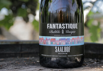 Bubble Unique, Nederlandse mousserende wijn van Wijngaard Saalhof, gemaakt volgens Méthode Traditionelle.
