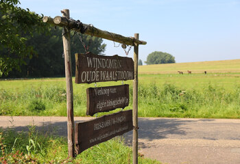 Entrance winery Oude Waalstroom in Hurwenen